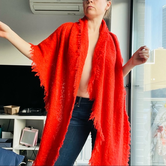 Anthropologie Fringed Long Soft Triangle Blanket Scarf - Picture 6 of 15